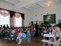 Главный обряд — окропление святой водой