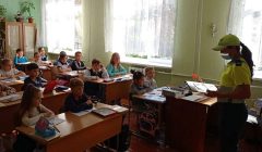 Инспектор ОГАИ проводит урок